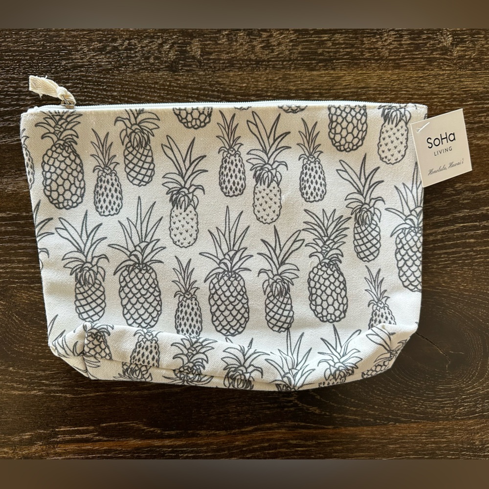 NWT - SoHa Living Hawaiian Pineapple Print Cosmetic Pouch
